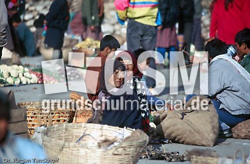 1048_Bhutan_1994_Markt in Paro.jpg